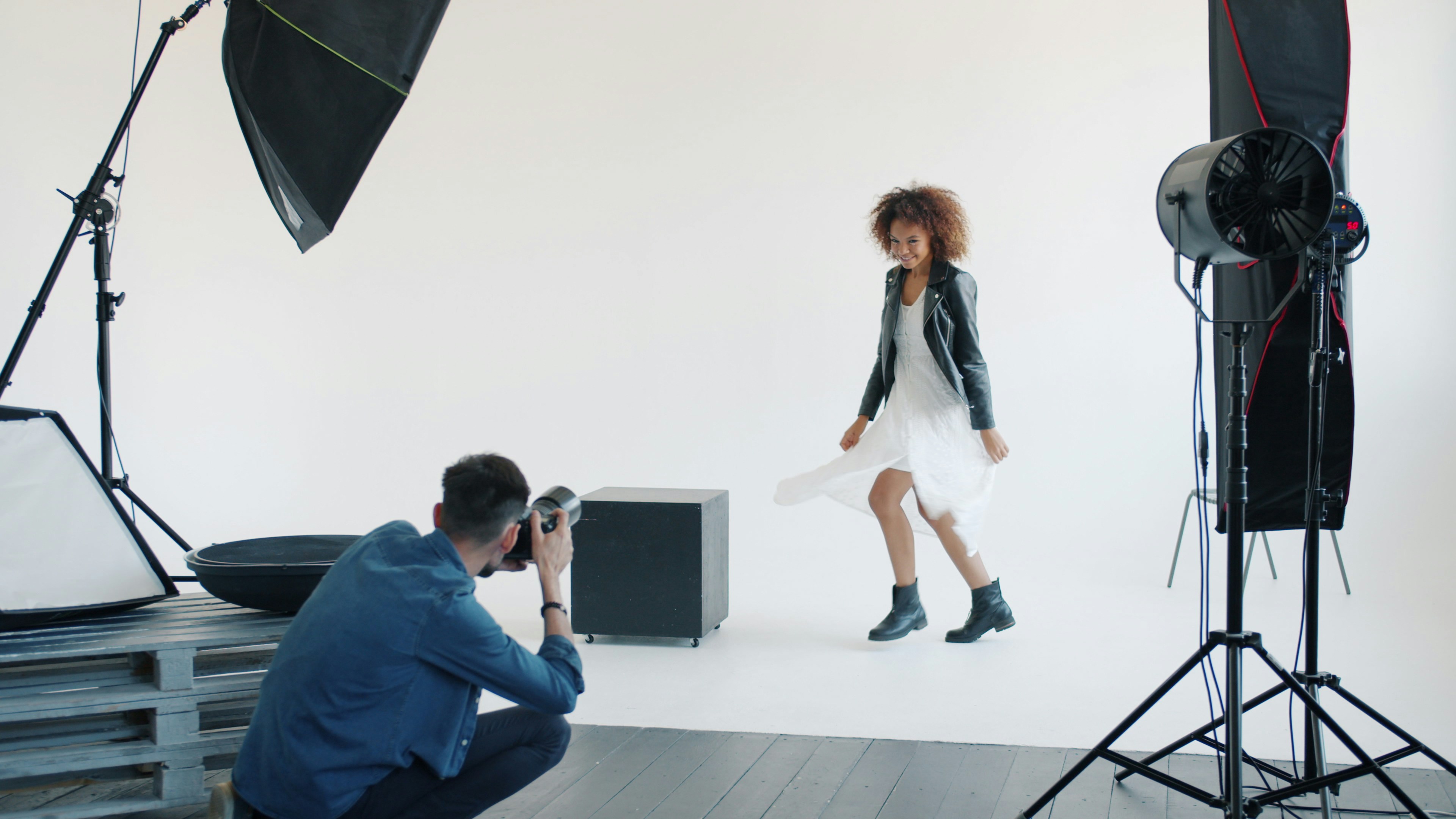 A simple behind-the-scenes look at a fashion shoot